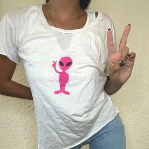 White t shirt with Alien